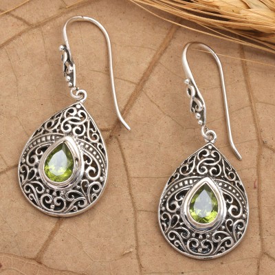 Traditional One-Carat Faceted Peridot Dangle Earrings