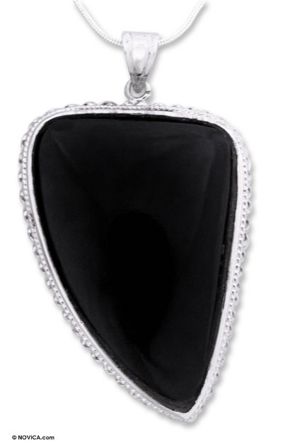 Onyx pendant necklace