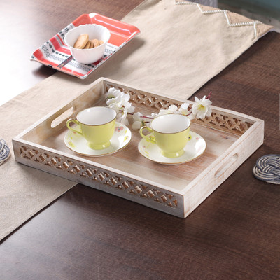 Trellis-Patternerd Medium-Sized Mango Wood Tray from India
