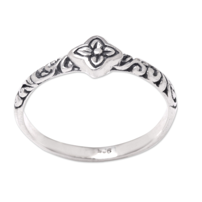 Traditional Clover-Themed Sterling Silver Band Ring
