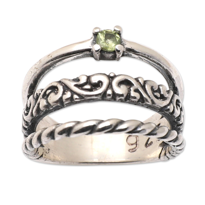 Traditional Single Stone Ring with Faceted Peridot Jewel