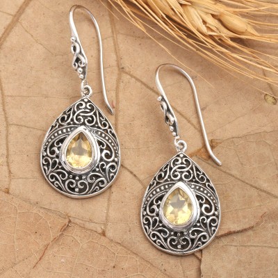 Traditional One-Carat Faceted Citrine Dangle Earrings