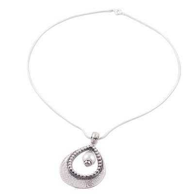 Pearl pendant necklace