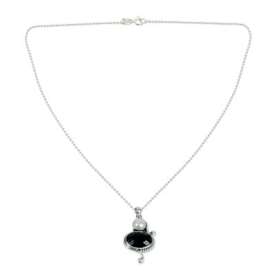 Cultured pearl and onyx pendant necklace