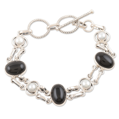 Pearl and onyx link bracelet