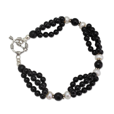 Onyx and pearl beaded bracelet
