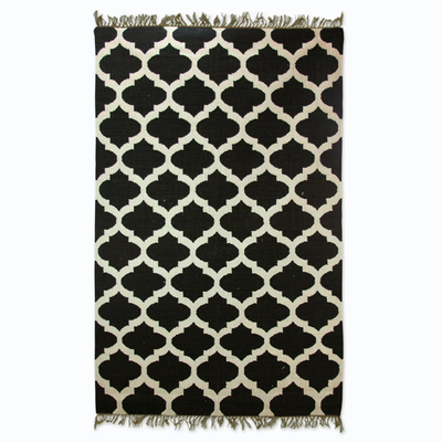 Black and White India Handwoven Wool Dhurrie Rug (5 x 8)