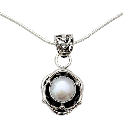 Rose Motif Silver Pendant Necklace with Cultured Pearl