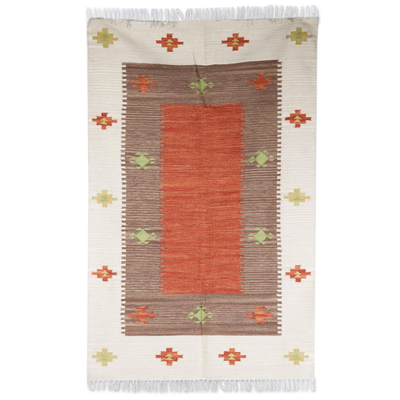 Hand Crafted Wool Area Rug from India (4 x 6)