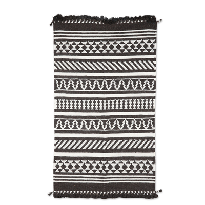 Handloomed Geometric Wool Rug in Black and Ivory Hues (3x5)