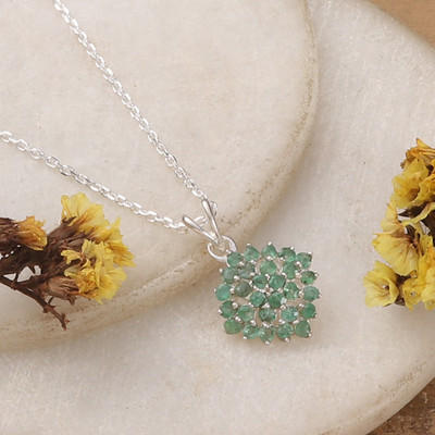 Star-Themed High-Polished Pendant Necklace with Emerald Gems