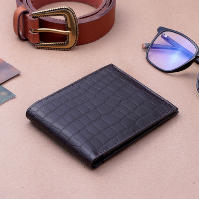 Crocodile-Patterned 100% Leather Bi-Fold Wallet in Brown