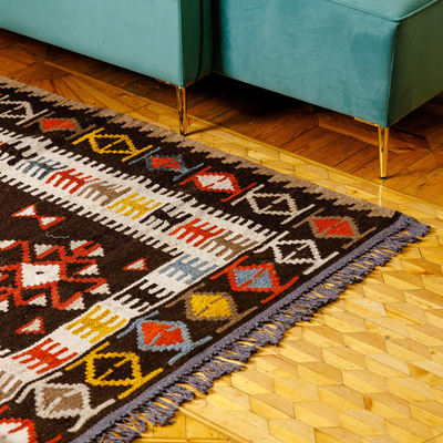 Traditional Wool Rug with Vibrant Geometric Details (4.5x6)