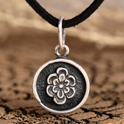Oxidized Round Floral Sterling Silver Pendant Necklace