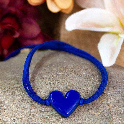 Art Glass Heart-Shaped Pendant Bracelet in Lapis Blue