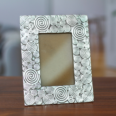Modern Aluminum Picture Frame for a 4 by 6 Photo